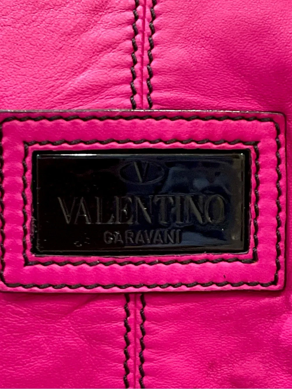 XL Preowned Valentino Garavani Fuscia Hobo Bag